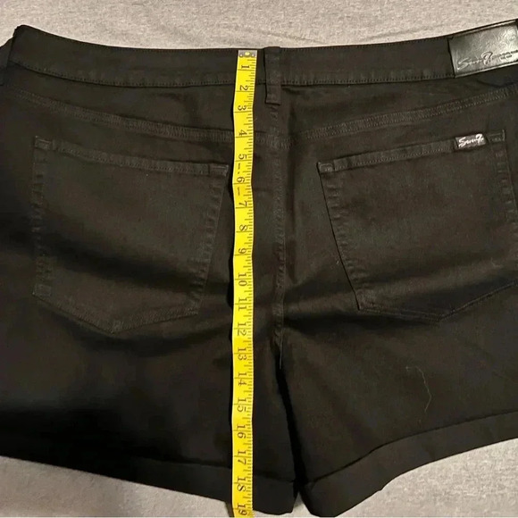 NWT Seven 7 weekend shorts rolled cuffs comfort stretch material size 22W black - Picture 3 of 5
